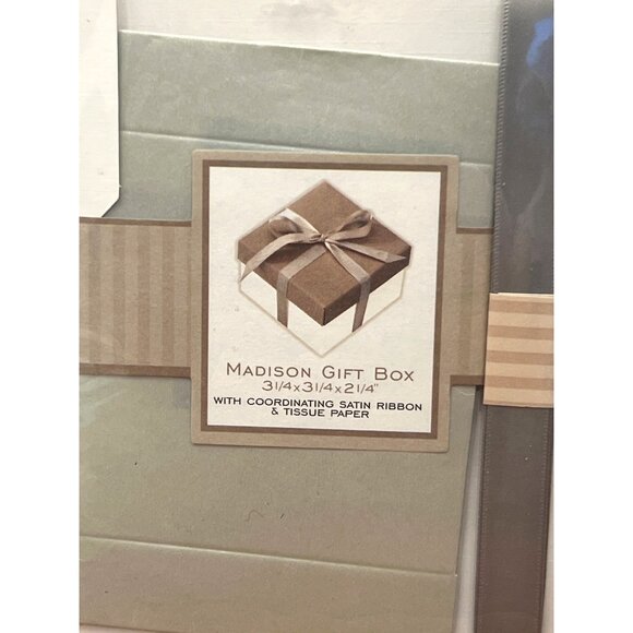 Jolees Boutique Madison Silver Gift Box With Satin Ribbon& Tissue Paper JS050302 - Picture 2 of 4